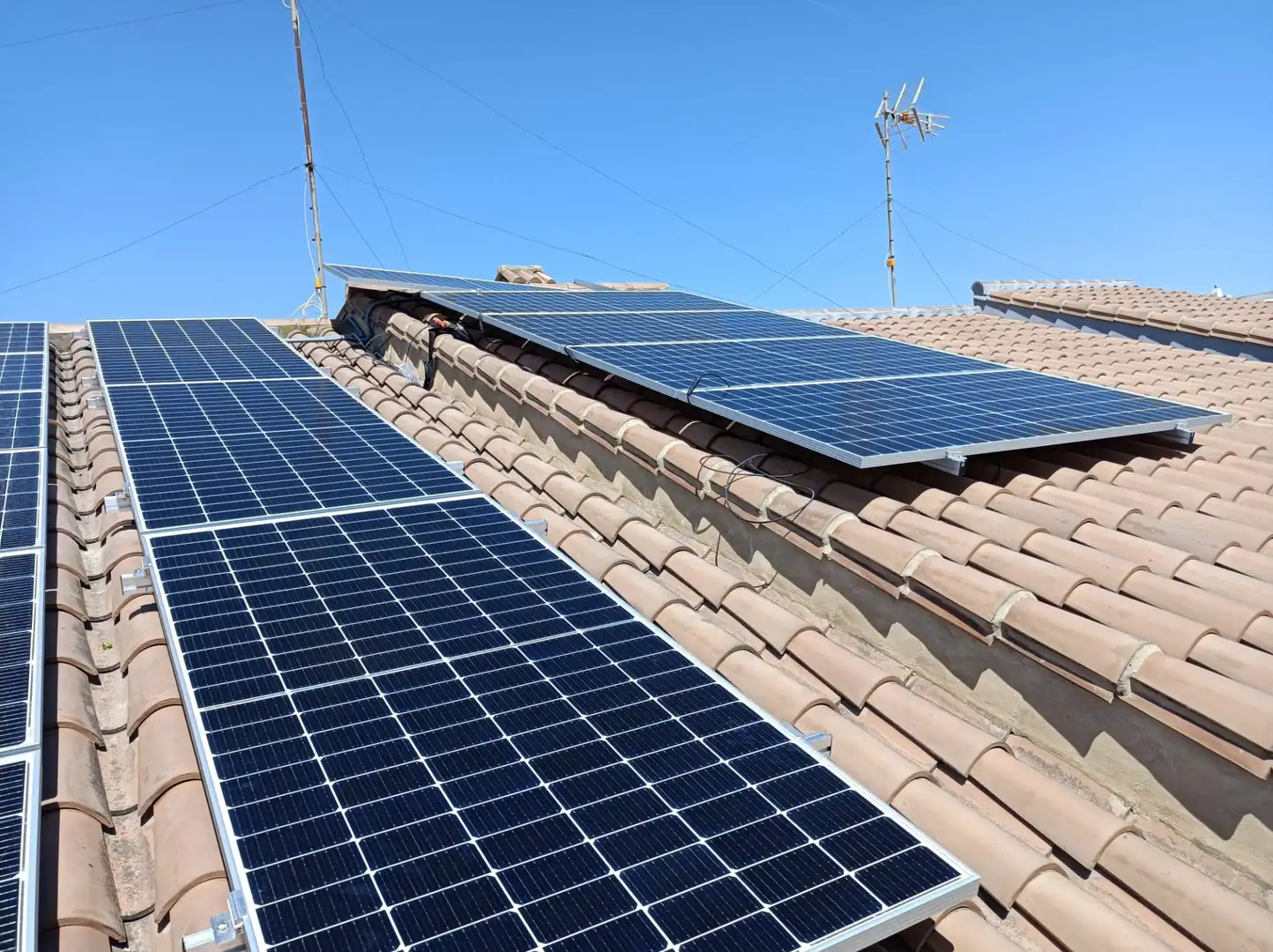 Außenansicht von Einfamilien-Reihenhaus zum Verkauf in Sagunto / Sagunt mit Klimaanlage, Heizung und Terrasse
