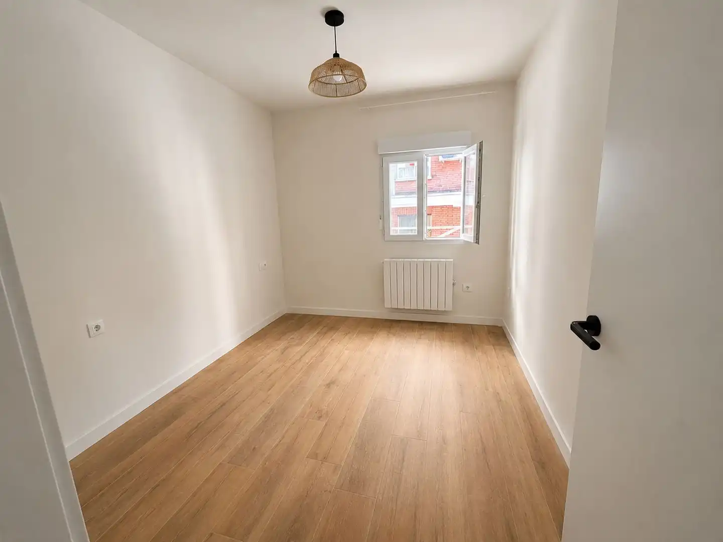 Bedroom of Flat for sale in Madrid  with Air Conditioner, Heating and Oven