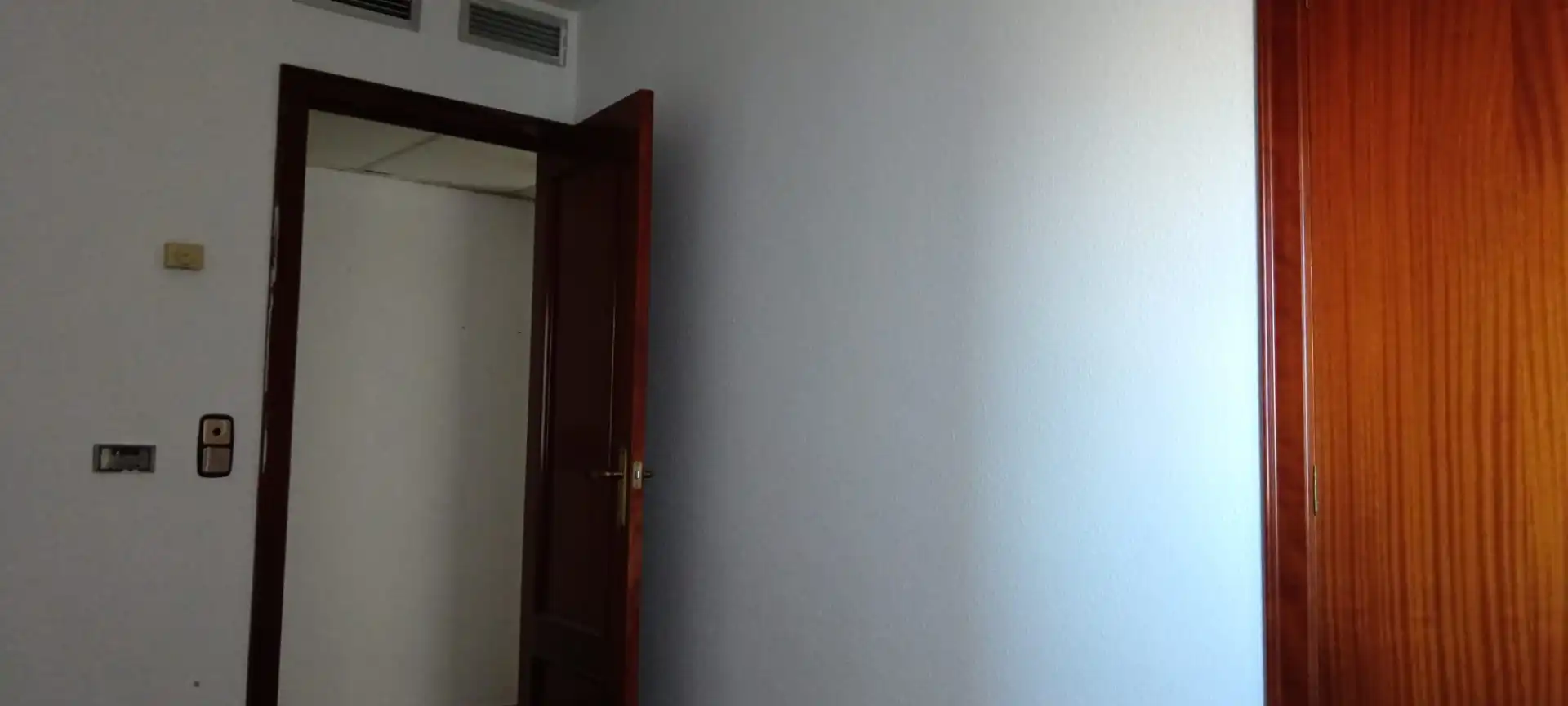 Bedroom of Flat for sale in Zaragoza  with Air Conditioner, Terrace and Storage room