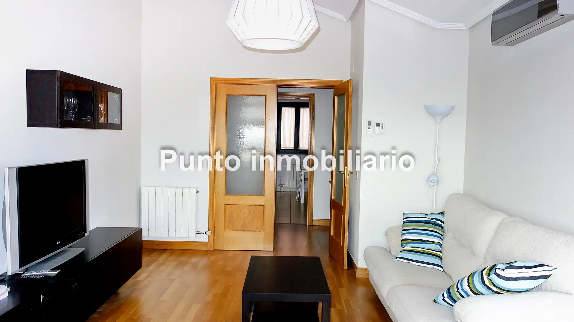 Wohnzimmer von Dachboden zur Miete in Valladolid mit Klimaanlage, Heizung und Parkett