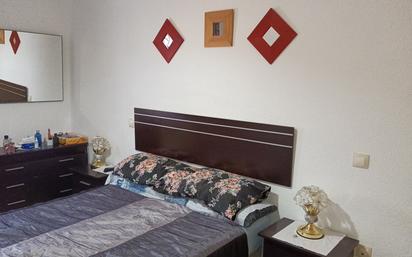 Bedroom of Flat for sale in Yeles  with Heating