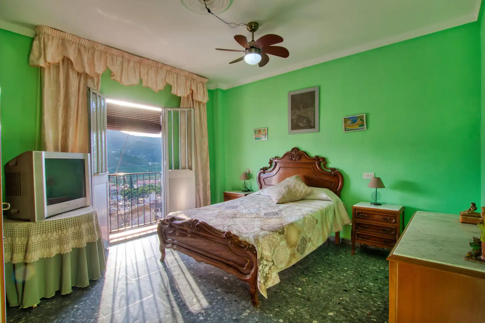 Habitación de Casa adosada en venta en Benamargosa