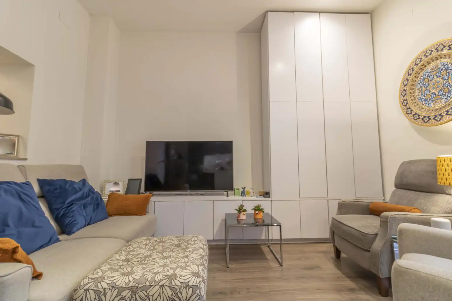 Living room of Flat for sale in Sevilla  with Air Conditioner, Heating and Balcony