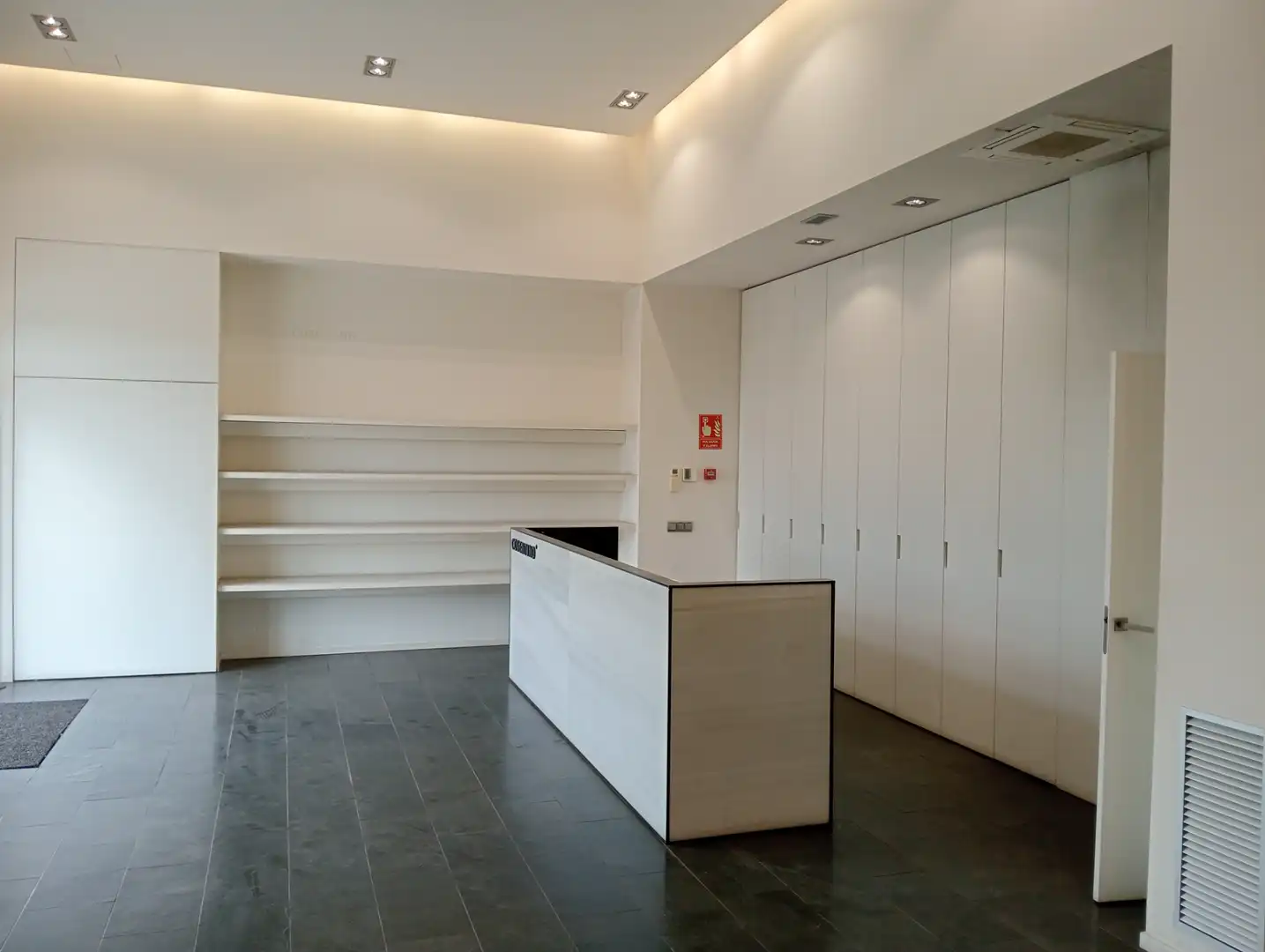 Nave industrial en venta en Salt con Calefacción y Alarma