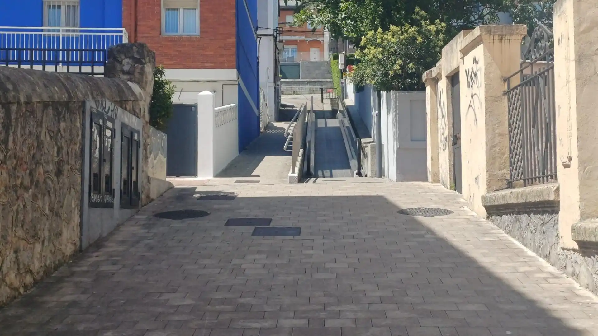 Vista exterior de Casa o xalet en venda en Santander amb Jardí privat, Terrassa i Moblat