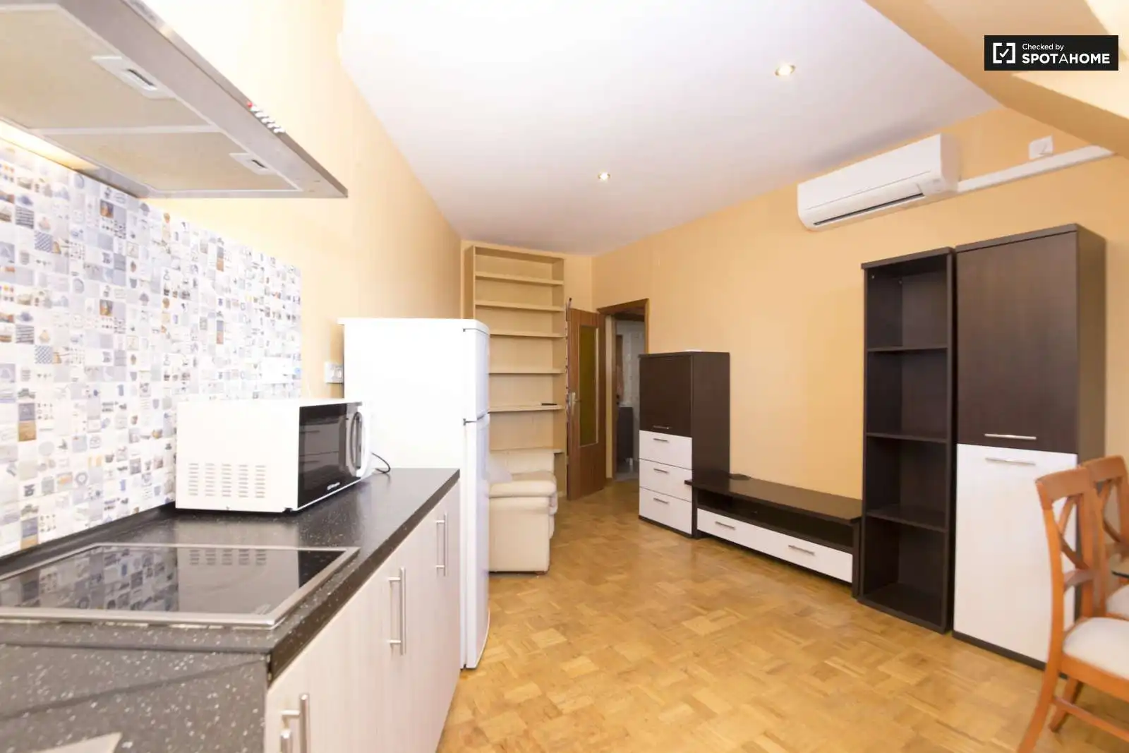 Cuina de Apartament per a compartir en Pozuelo de Alarcón amb Aire condicionat, Terrassa i Moblat