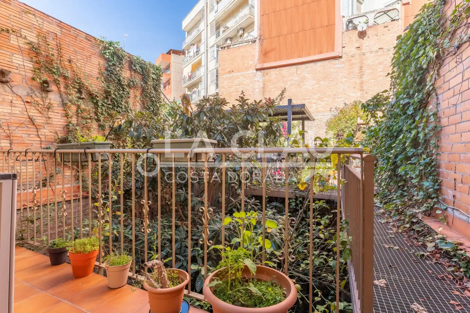 Terrasse von Einfamilien-Reihenhaus zum Verkauf in Gavà mit Heizung