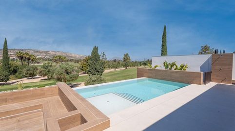 Exclusivas villas de nueva construcción en primera línea de campo de golf en La Finca Golf Resort