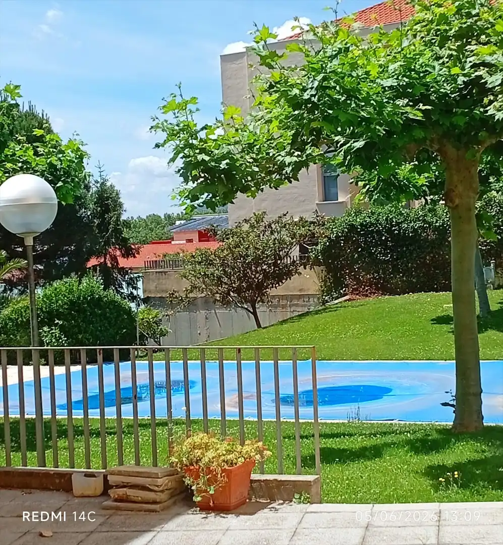 Piscina de Pis en venda en San Lorenzo de El Escorial amb Calefacció, Traster i Piscina comunitària