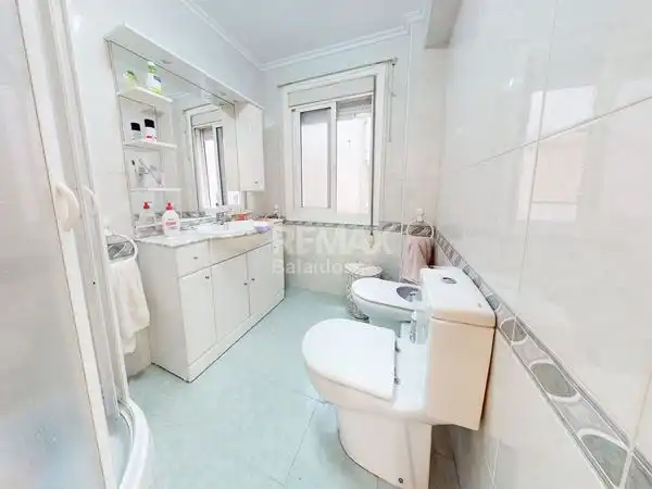 Baño de Piso en venta en Vigo  con Parquet y Terraza