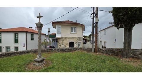 Casa en venta en Melide Melide. Vivienda con encanto y edificaciones auxiliares en Furelos Melide, ideal como reside, imatge 2