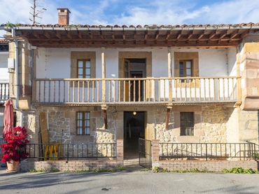 Maison avec balcon à vendre à BIELVA 89