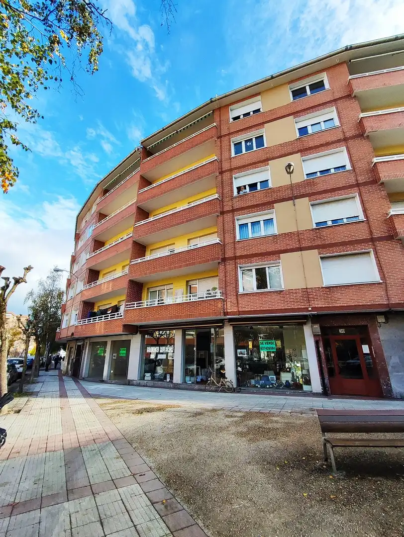 Business premises for sale in Askatasun Etorbidea 28