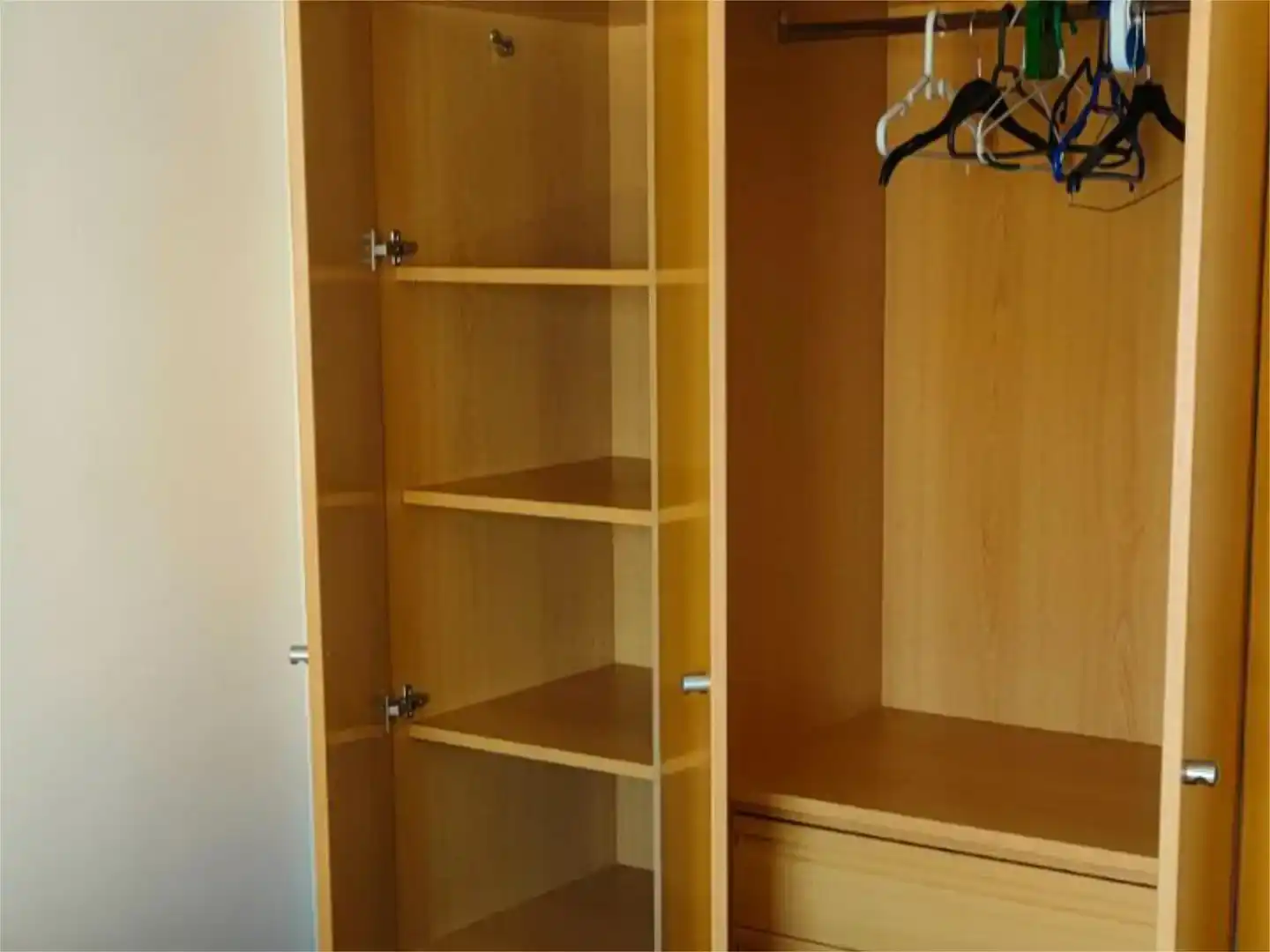 Bedroom of Flat for share in Fuencarral - El Pardo