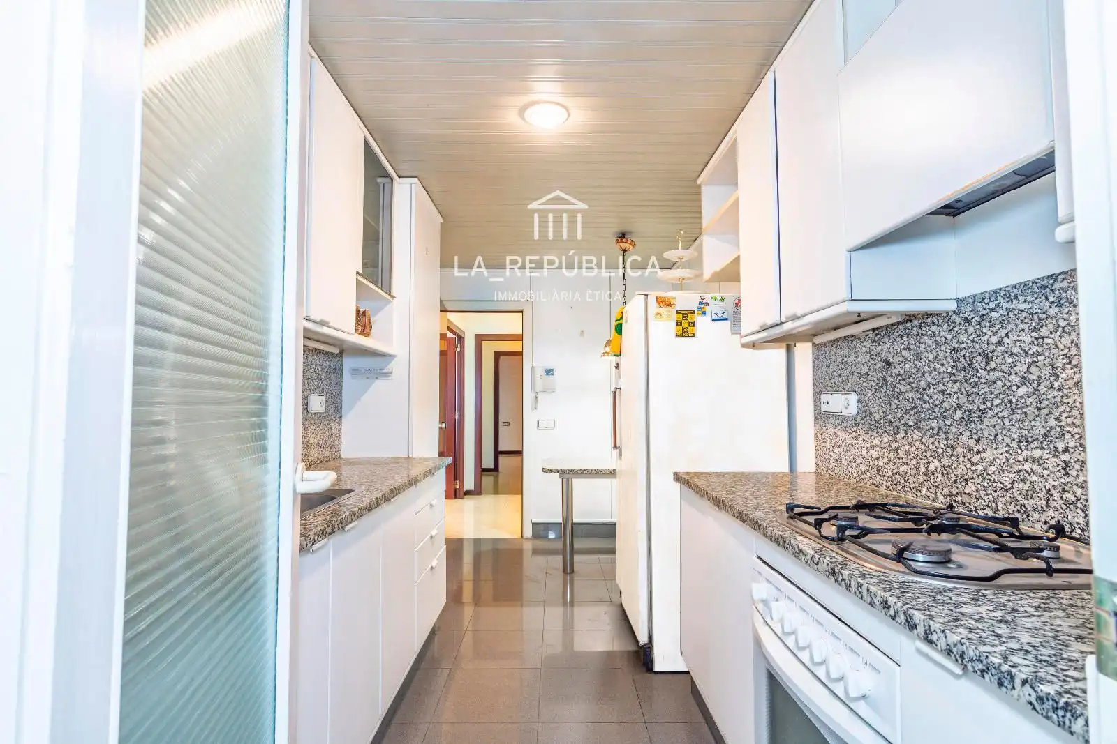 Cocina de Piso en venta en Barcelona con Calefacción, Terraza y Horno