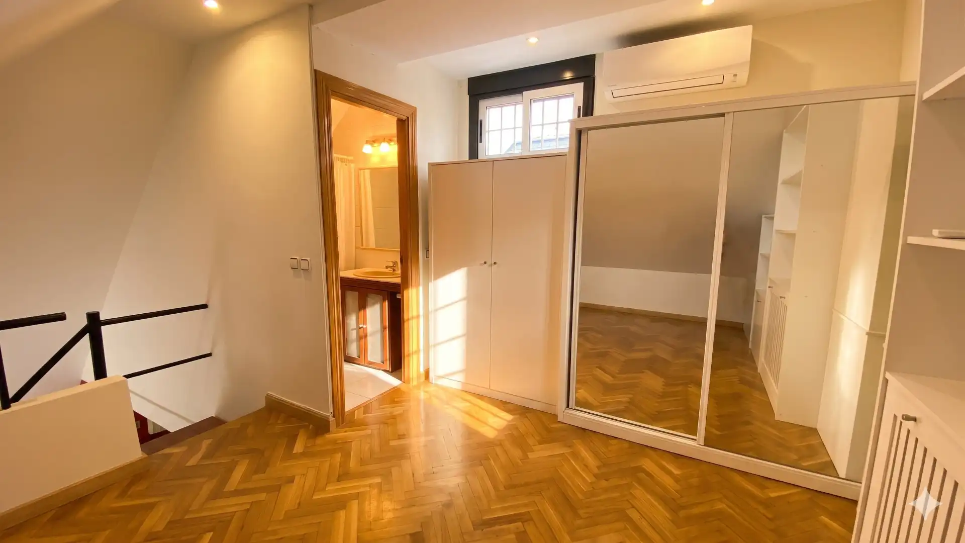 Habitación de Ático en venta en Las Rozas de Madrid con Aire acondicionado, Calefacción y Parquet