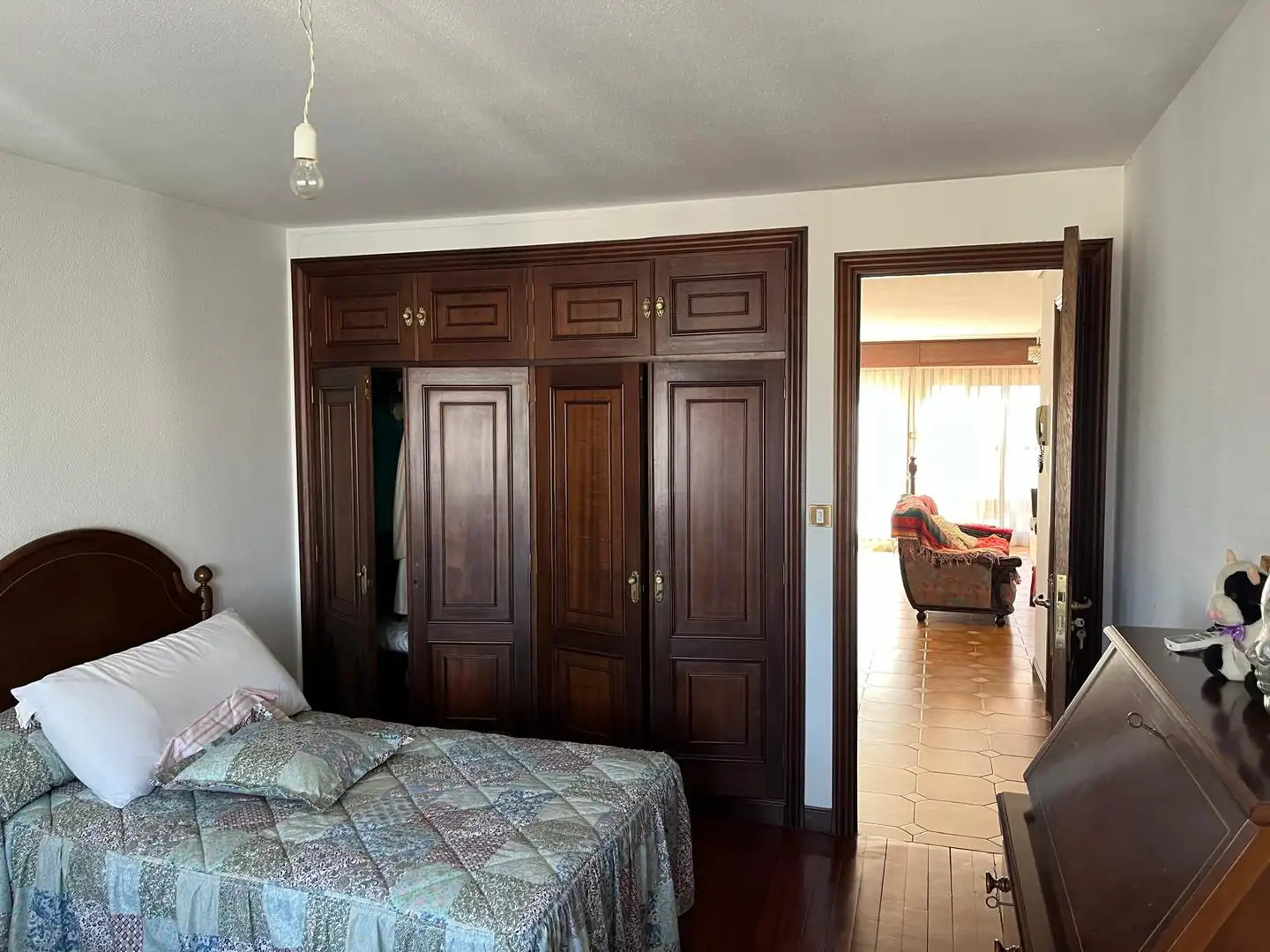 Dormitori de Casa o xalet en venda en Vigo  amb Calefacció, Jardí privat i Parquet