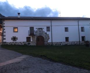 Vista exterior de Finca rústica en venda en Larraun amb Moblat i Balcó