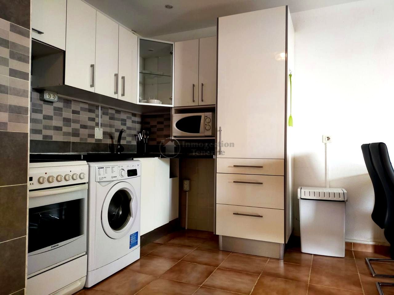 Cuina de Apartament en venda en Arona amb Moblat, Balcó i Piscina comunitària