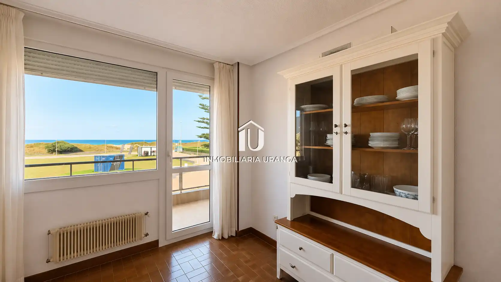 Habitación de Piso en venta en Laredo con Calefacción, Terraza y Piscina comunitaria