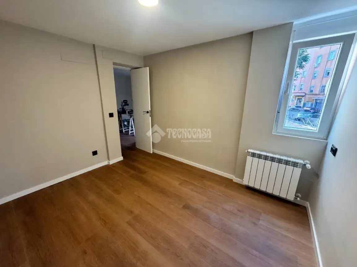 Bedroom of Flat for sale in Madrid