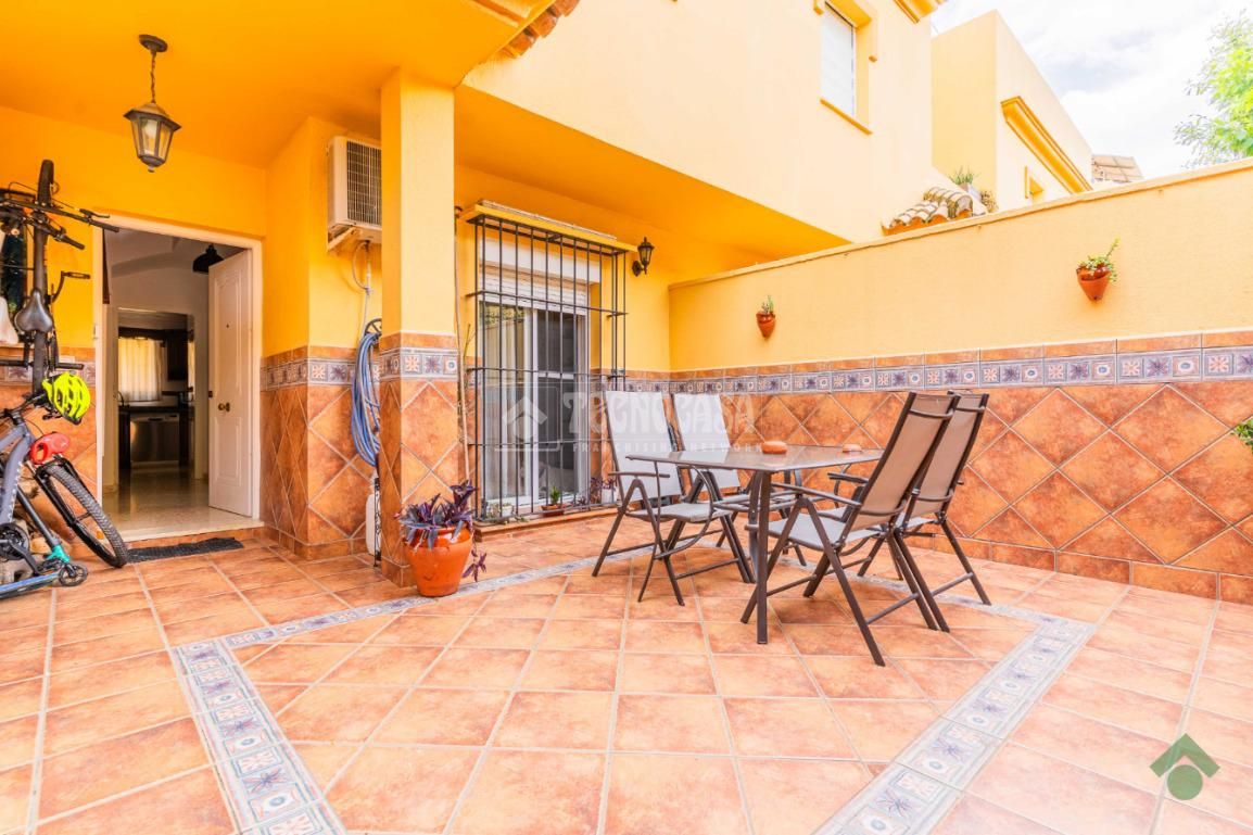 Jardí de Casa adosada en venda en Puerto Real amb Terrassa