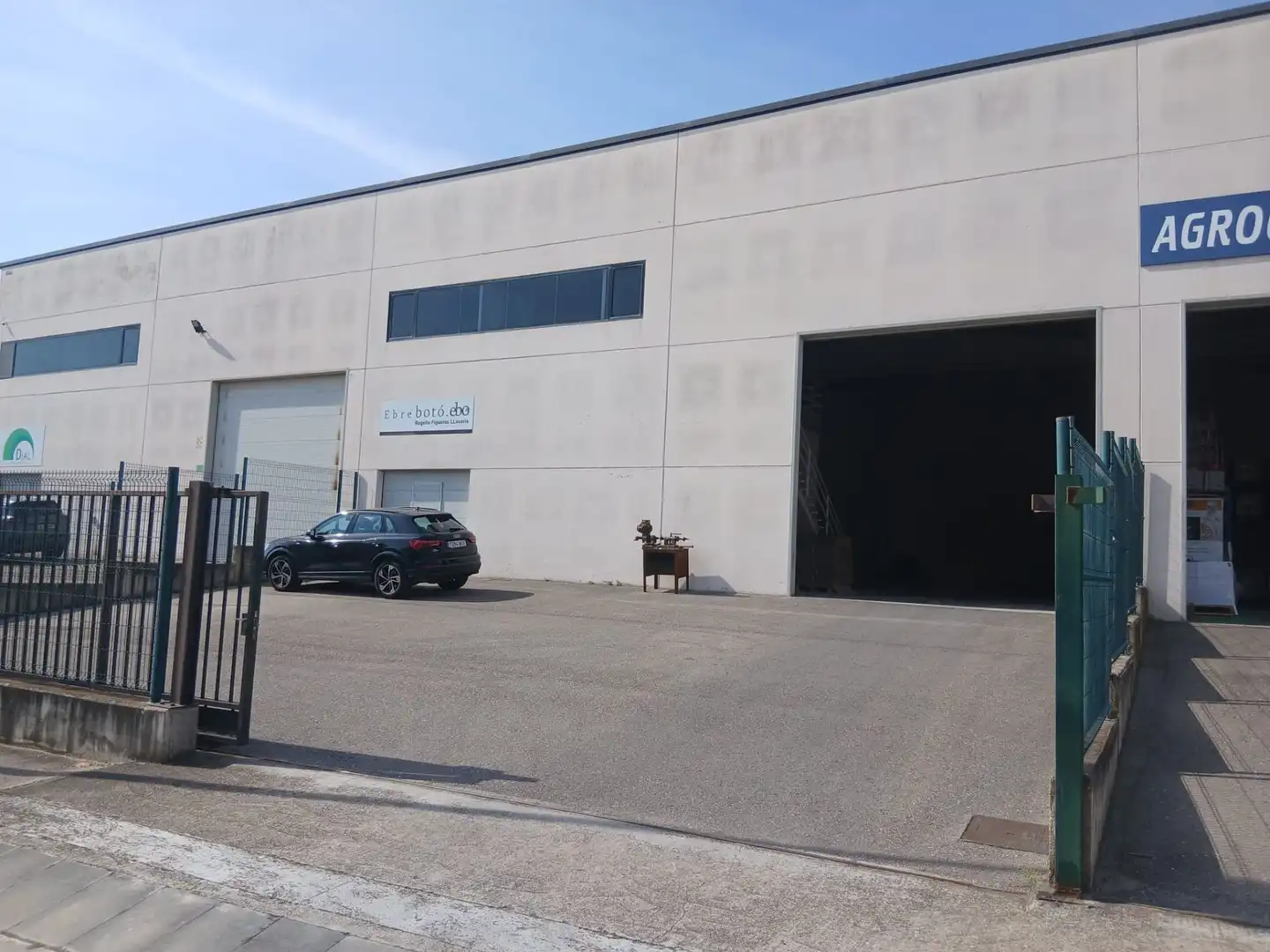 Nau industrial en venda a Mestral