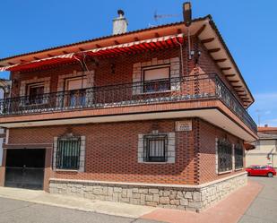 Vista exterior de Casa o xalet en venda en Valdeverdeja amb Calefacció, Jardí privat i Terrassa