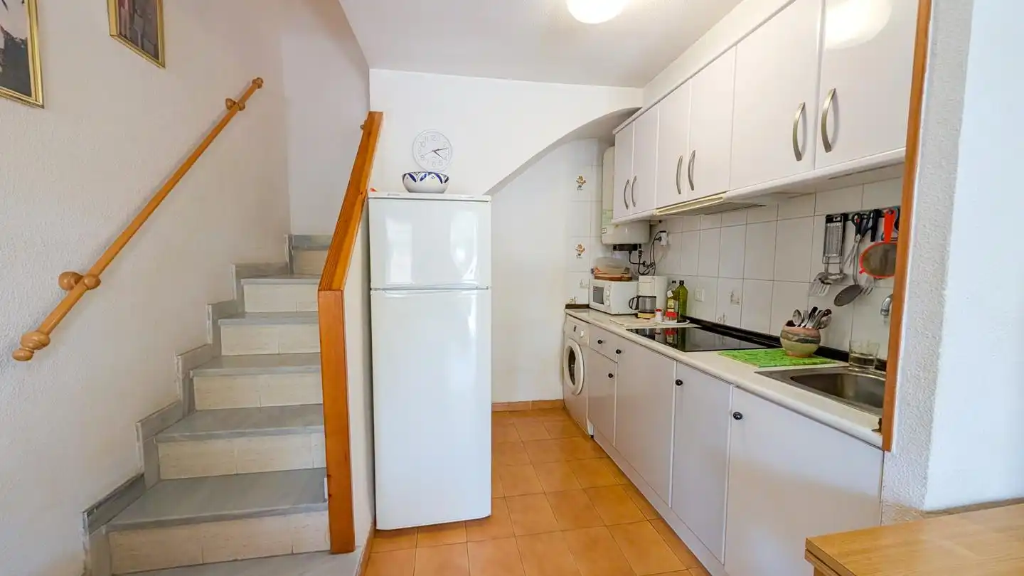 Cuina de Casa adosada en venda en Santa Pola amb Aire condicionat, Jardí privat i Terrassa