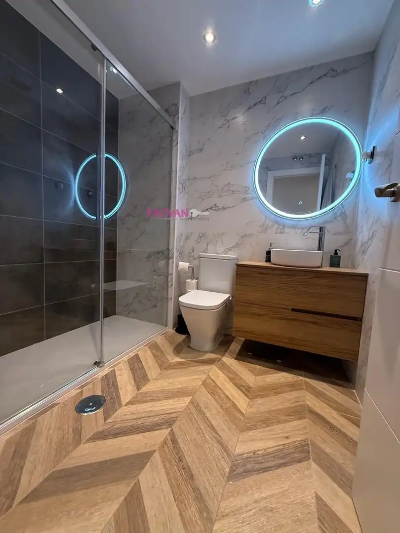 Baño de Piso en venta en Alcalá de Henares con Aire acondicionado, Calefacción y Trastero