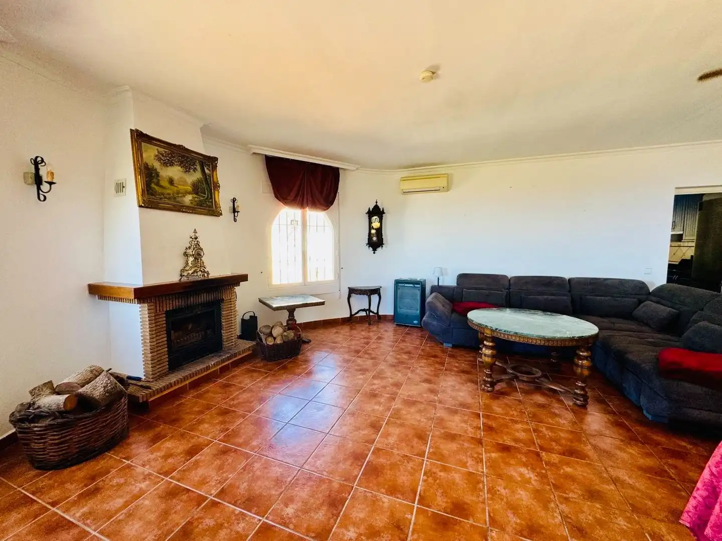 Sala d'estar de Casa o xalet en venda en Arenas amb Aire condicionat, Jardí privat i Traster