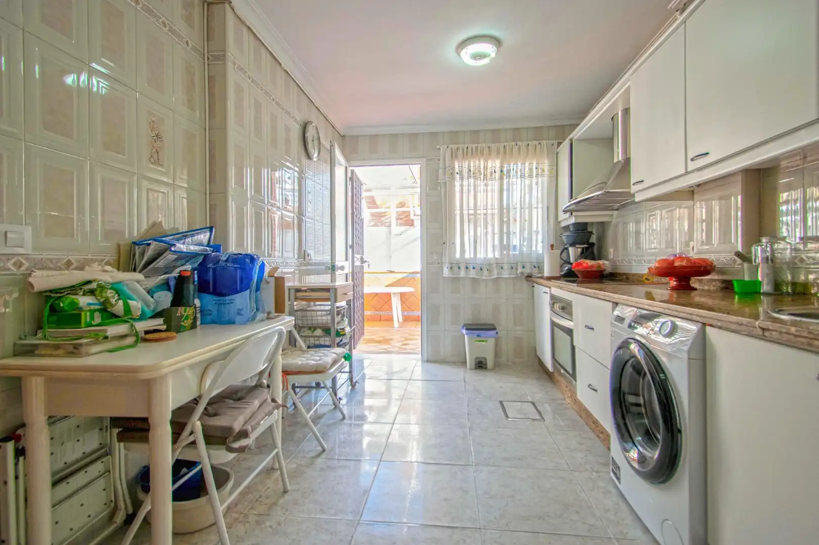 Cuina de Casa adosada en venda en Sevilla amb Aire condicionat, Calefacció i Jardí privat