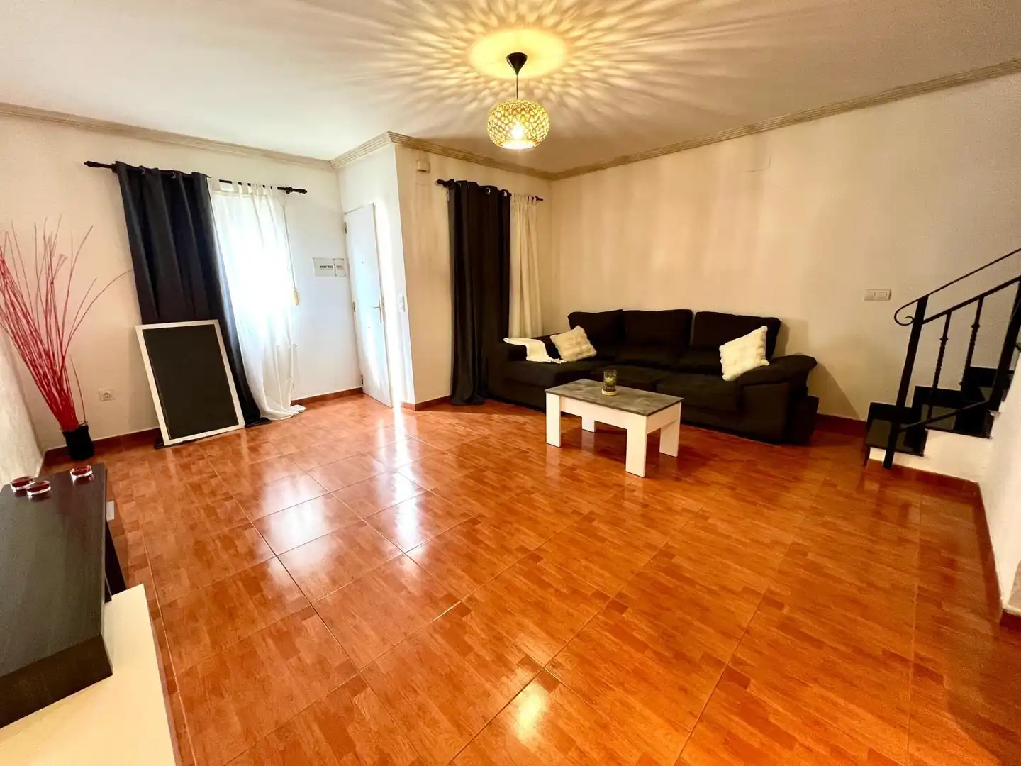 Wohnzimmer von Einfamilien-Reihenhaus zur Miete in Plasencia mit Heizung und Möbliert