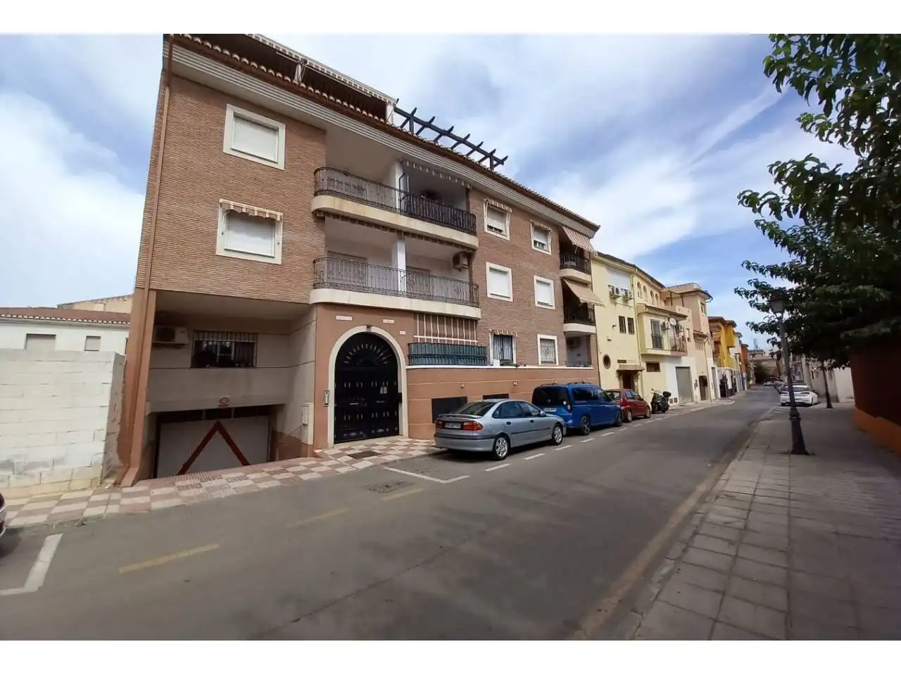 Vista exterior de Pis en venda en Armilla amb Calefacció i Terrassa