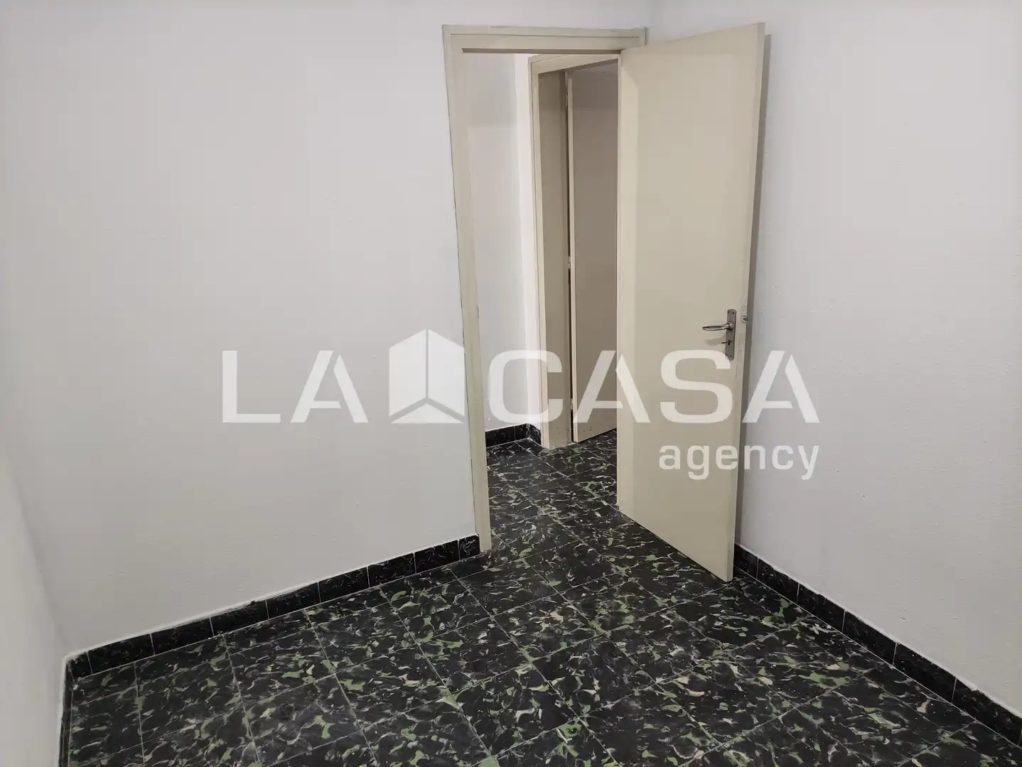 Piso en venta en Santa Coloma de Gramenet con Balcón
