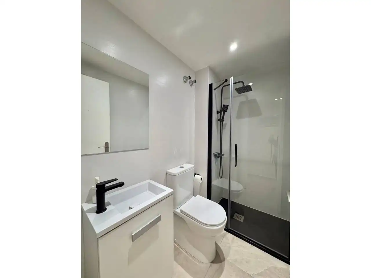 Badezimmer von Wohnung zum Verkauf in Cerdanyola del Vallès mit Heizung, Terrasse und Gemeinschaftspool