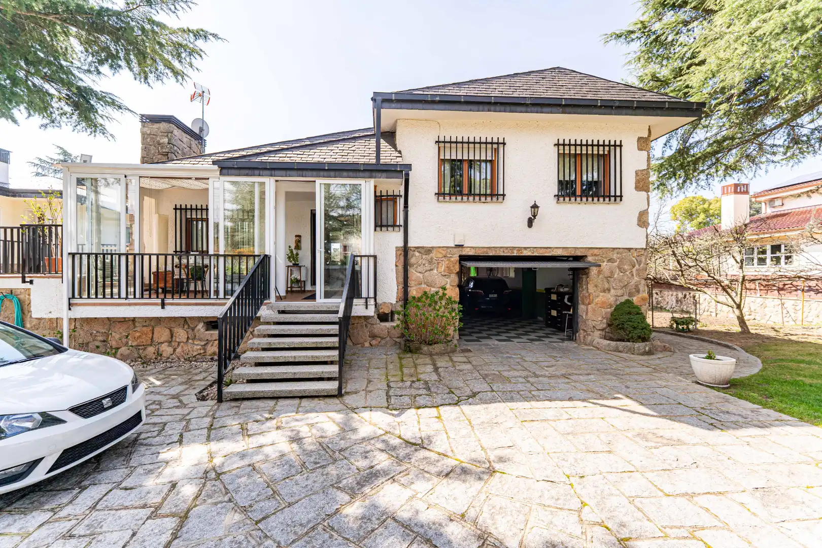 Exterior view of Houses for sale in Alpedrete  with Furnished