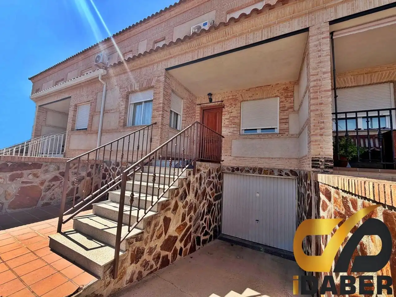 Vista exterior de Casa adosada en venta en Mocejón con Aire acondicionado, Calefacción y Alarma