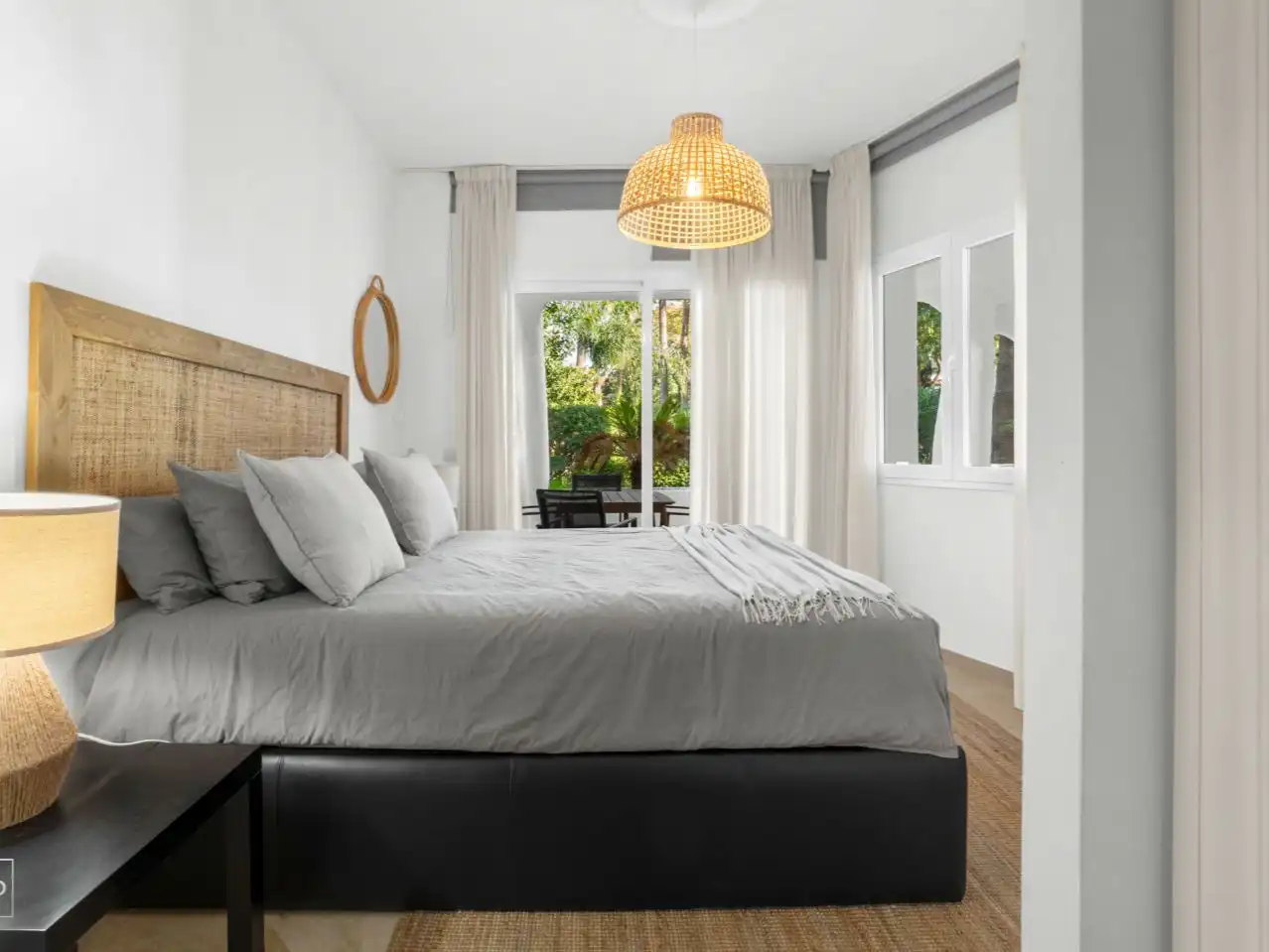 Bedroom of Apartments for sale in Nueva Andalucía