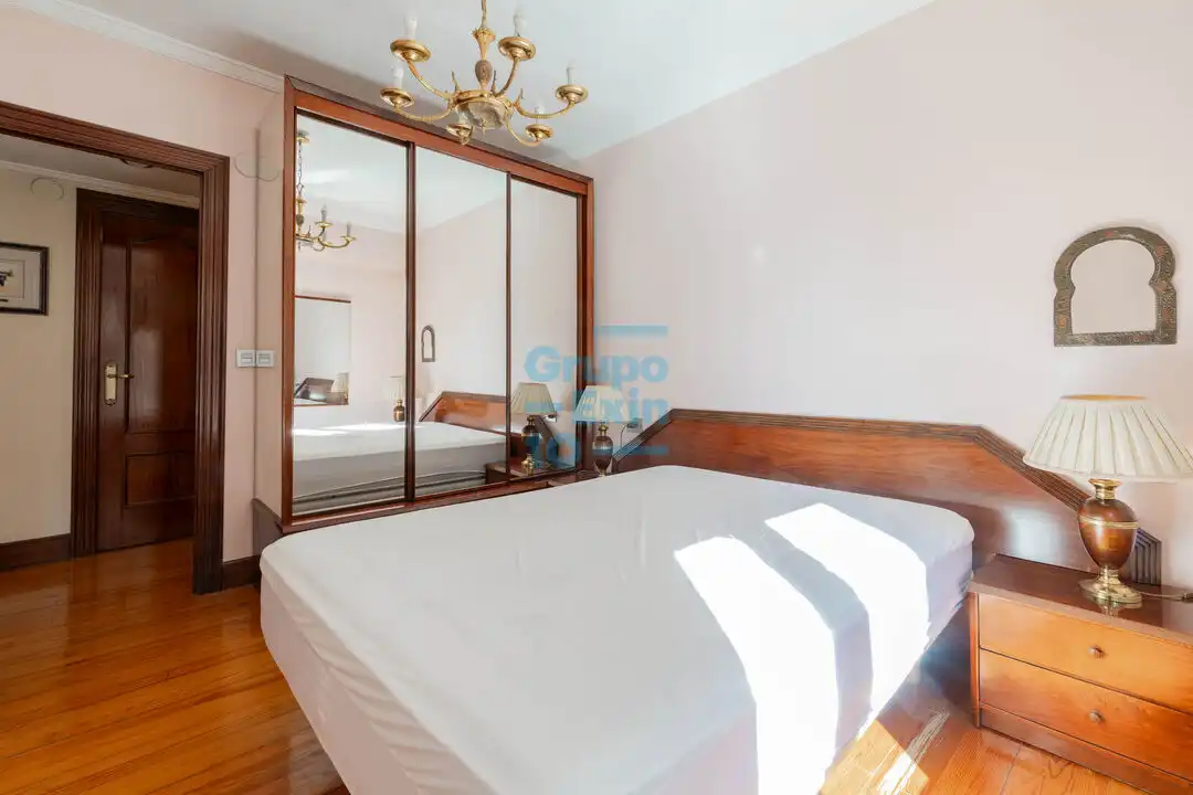 Habitación de Piso en venta en Donostia - San Sebastián  con Calefacción y Balcón
