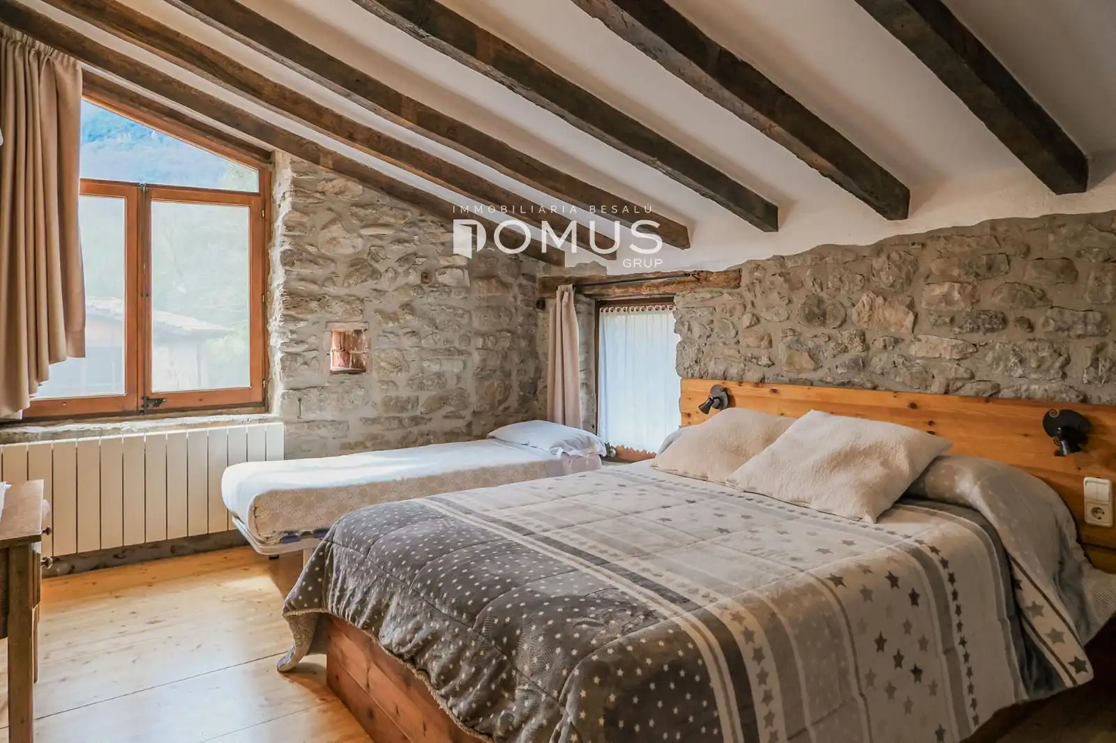 Habitación de Finca rústica en venta en Santa Pau con Calefacción, Parquet y Piscina