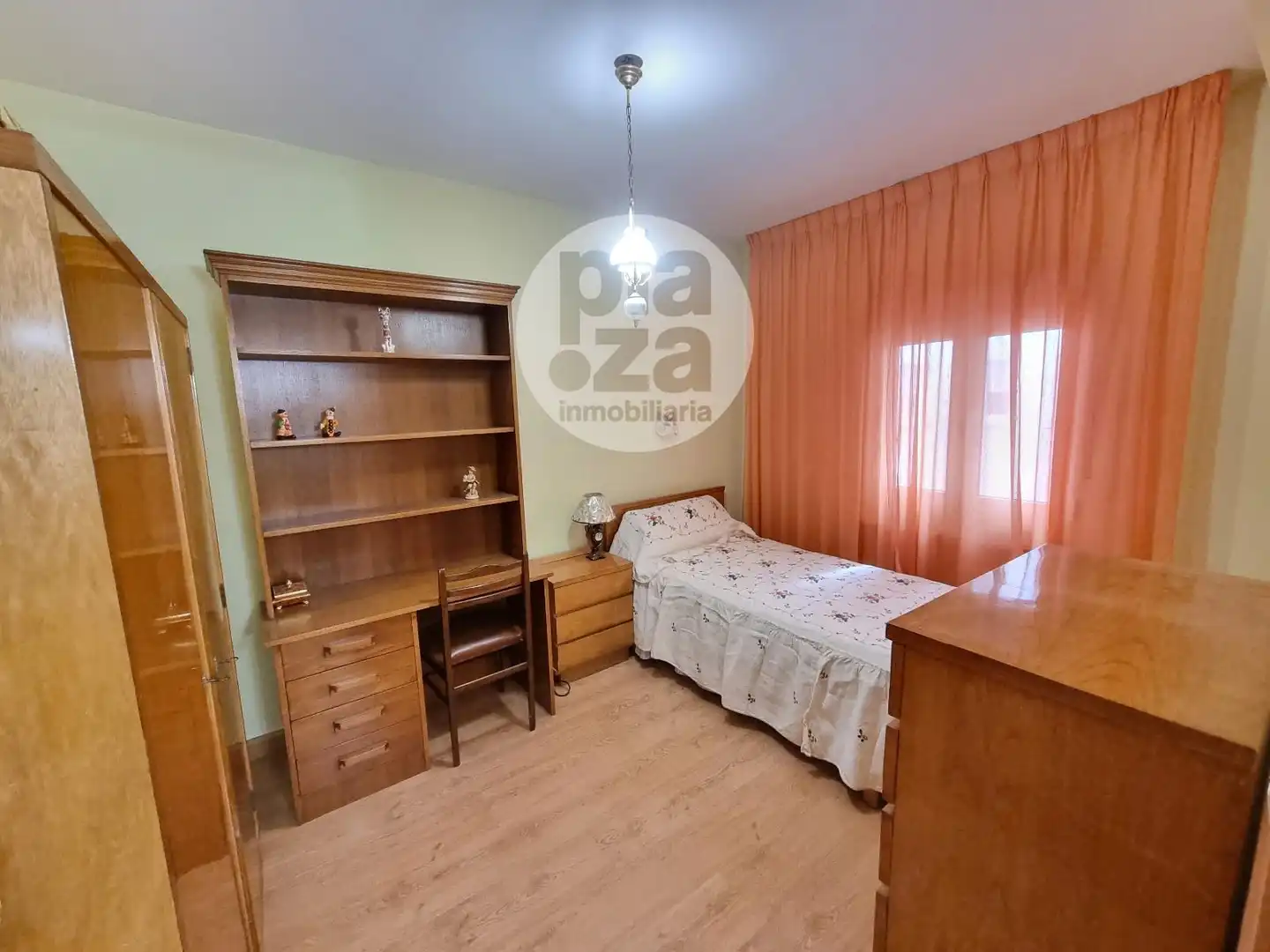 Dormitori de Pis en venda en Burgos amb Calefacció, Terrassa i Moblat