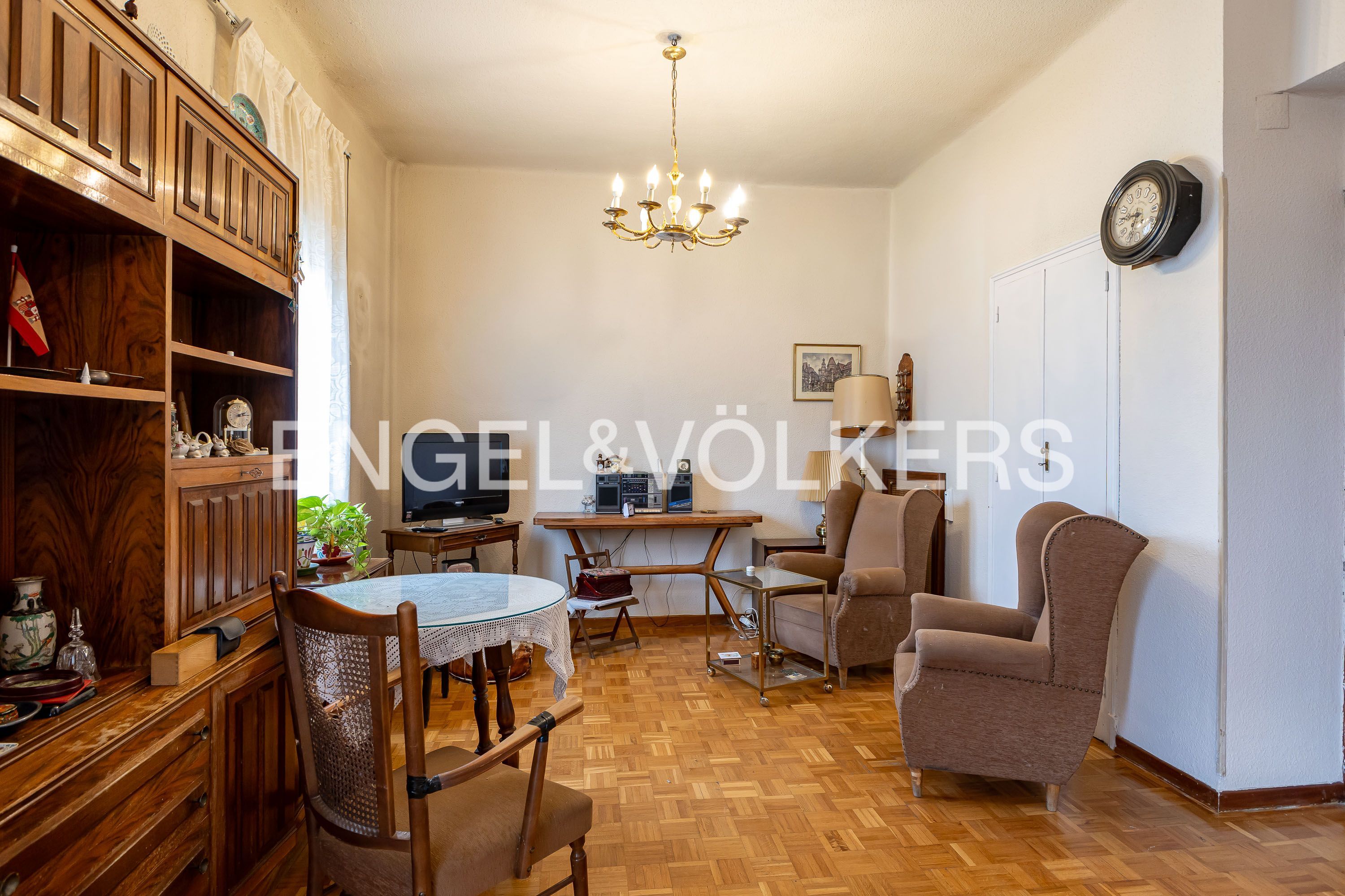 Sala d'estar de Apartament en venda en  Madrid Capital amb Calefacció, Terrassa i Balcó