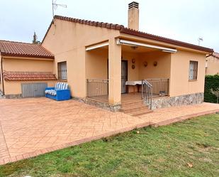 Jardí de Casa o xalet en venda en Zarzuela del Monte amb Calefacció i Jardí privat