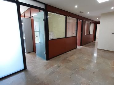 Office space with lift to rent in Avinguda de les Corts Valencianes 1
