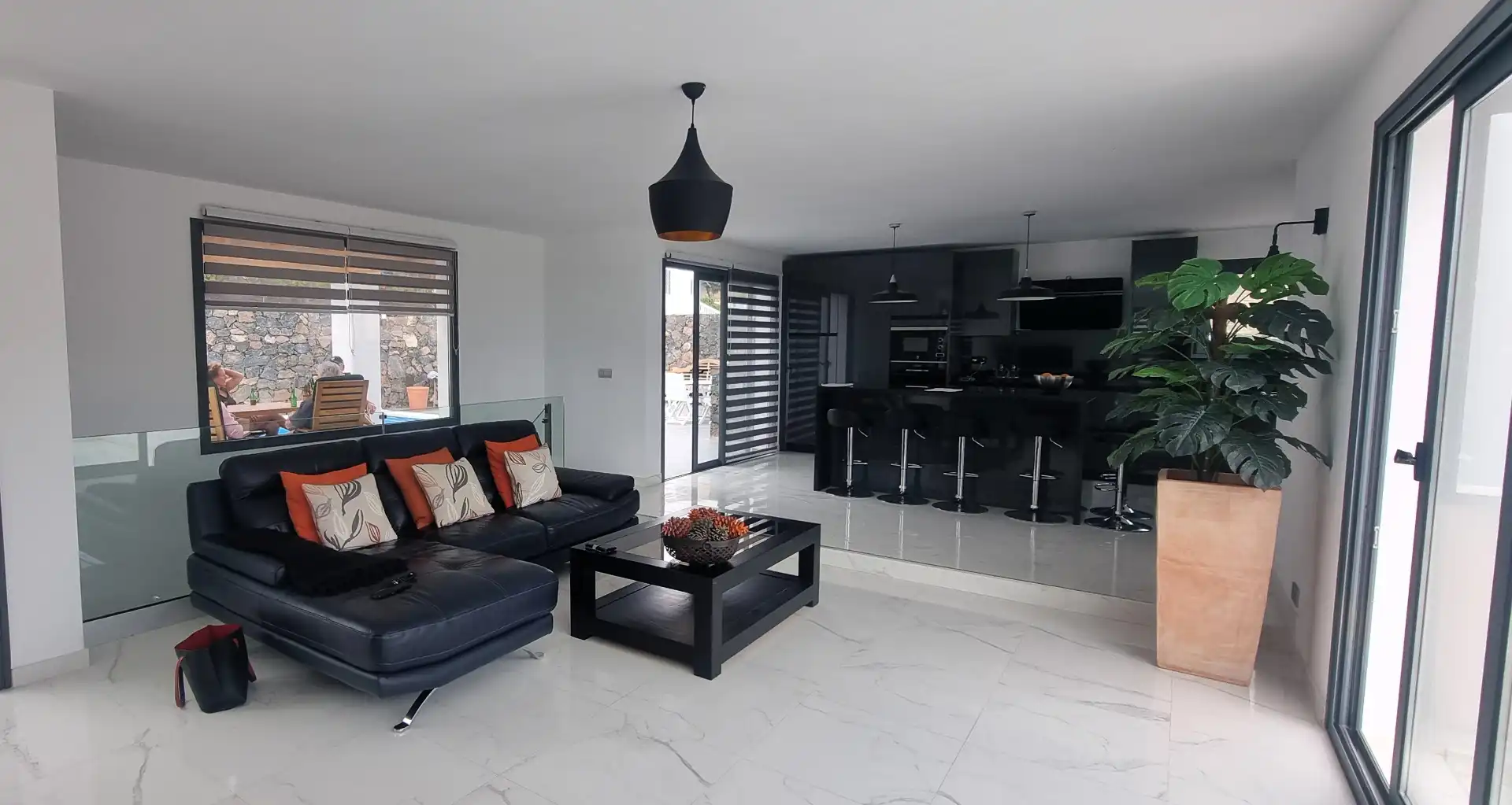 Sala d'estar de Casa o xalet en venda en Haría amb Jardí privat, Terrassa i Piscina