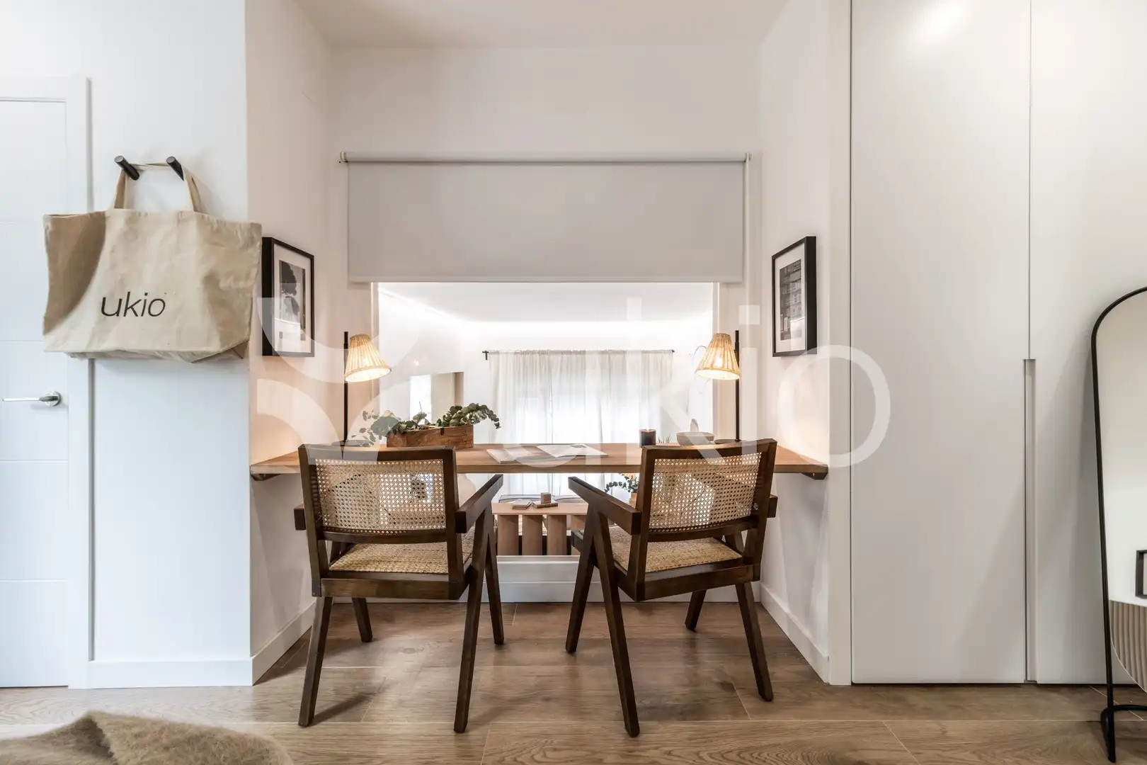 Menjador de Apartament de lloguer en Madrid amb Aire condicionat, Moblat i Forn