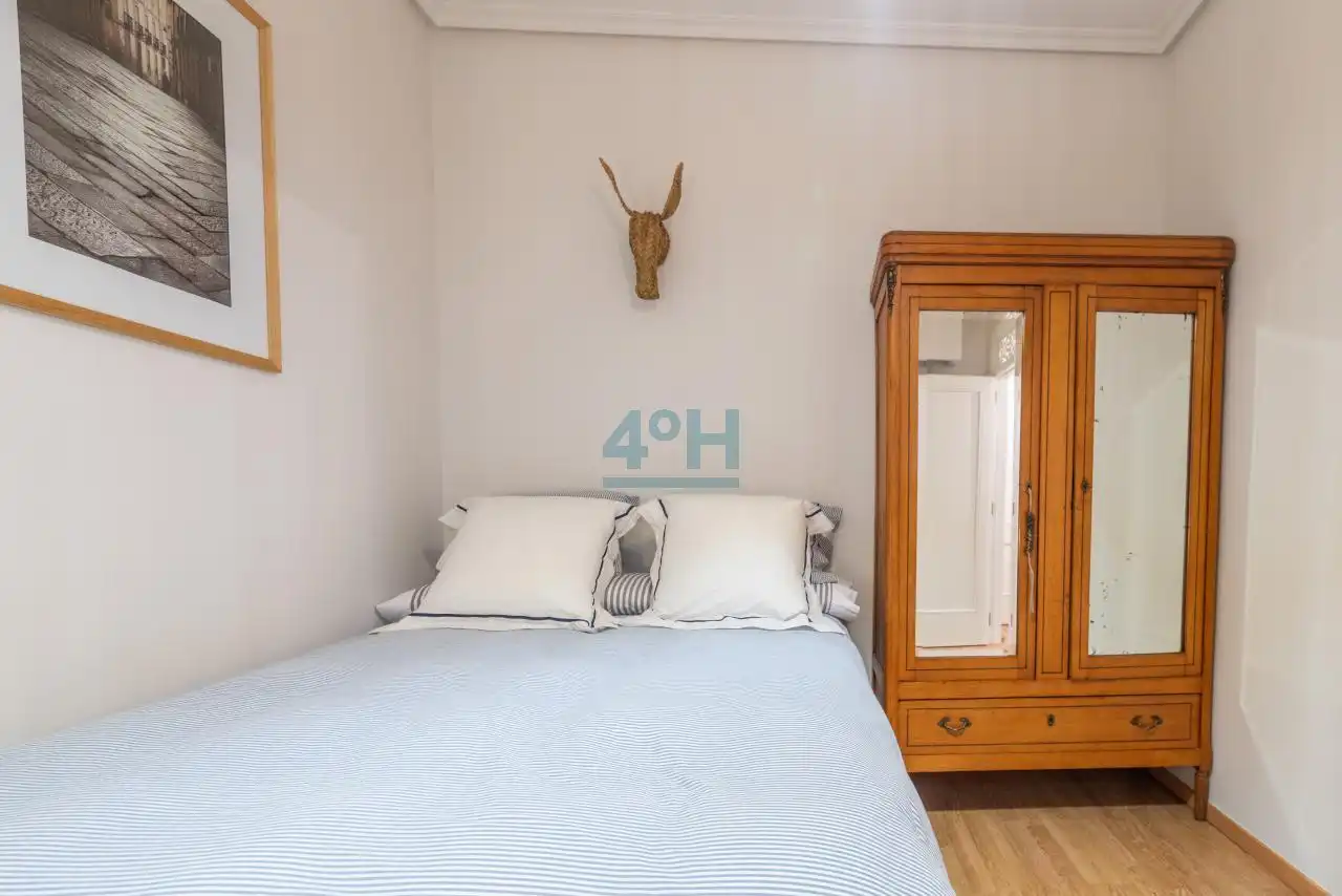 Bedroom of Apartments for rent in Ourense Capital   with Heating, Furnished and Balcony