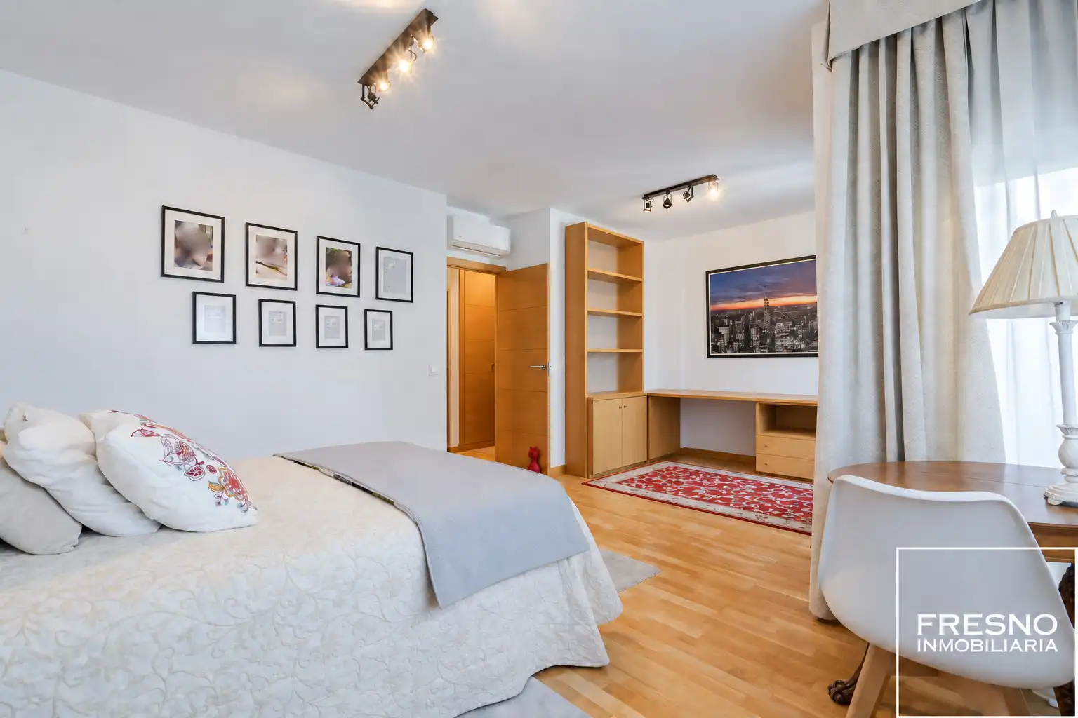 Habitación de Casa adosada en venta en Miramadrid