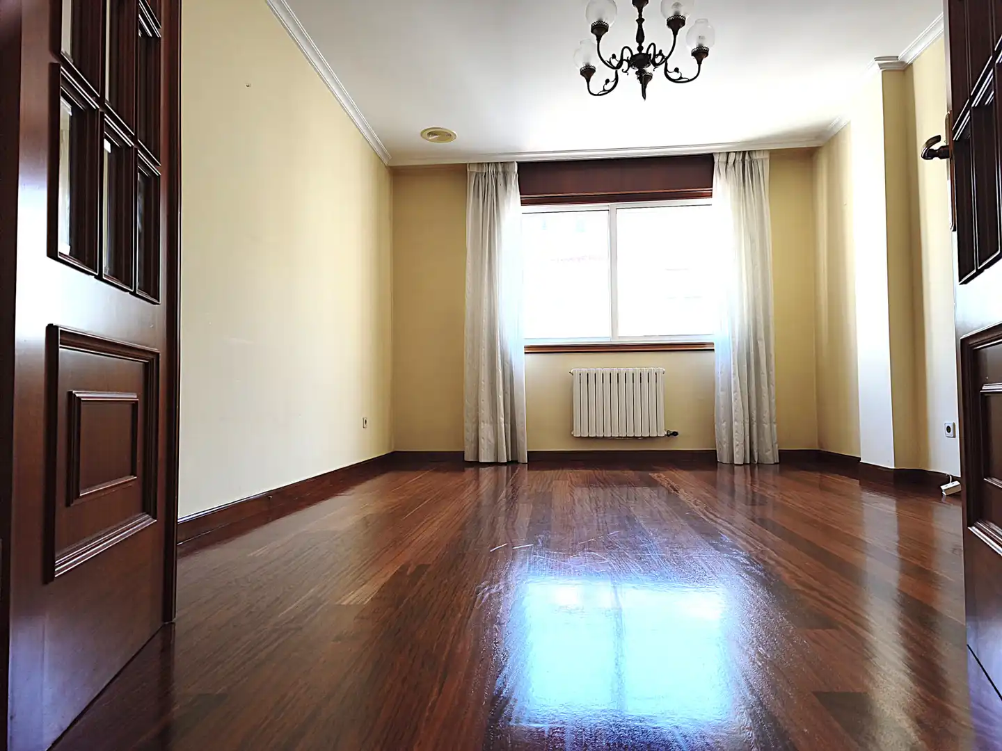 Living room of Flat for sale in Vigo   with Parquet flooring and Storage room
